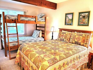 2 bedrooms, iron/ironing board, travel cot, Internet - Official Seasons RMC Condo 15C - 2 Bedroom - sleeps 8 - Dog Fees (Bartlett)