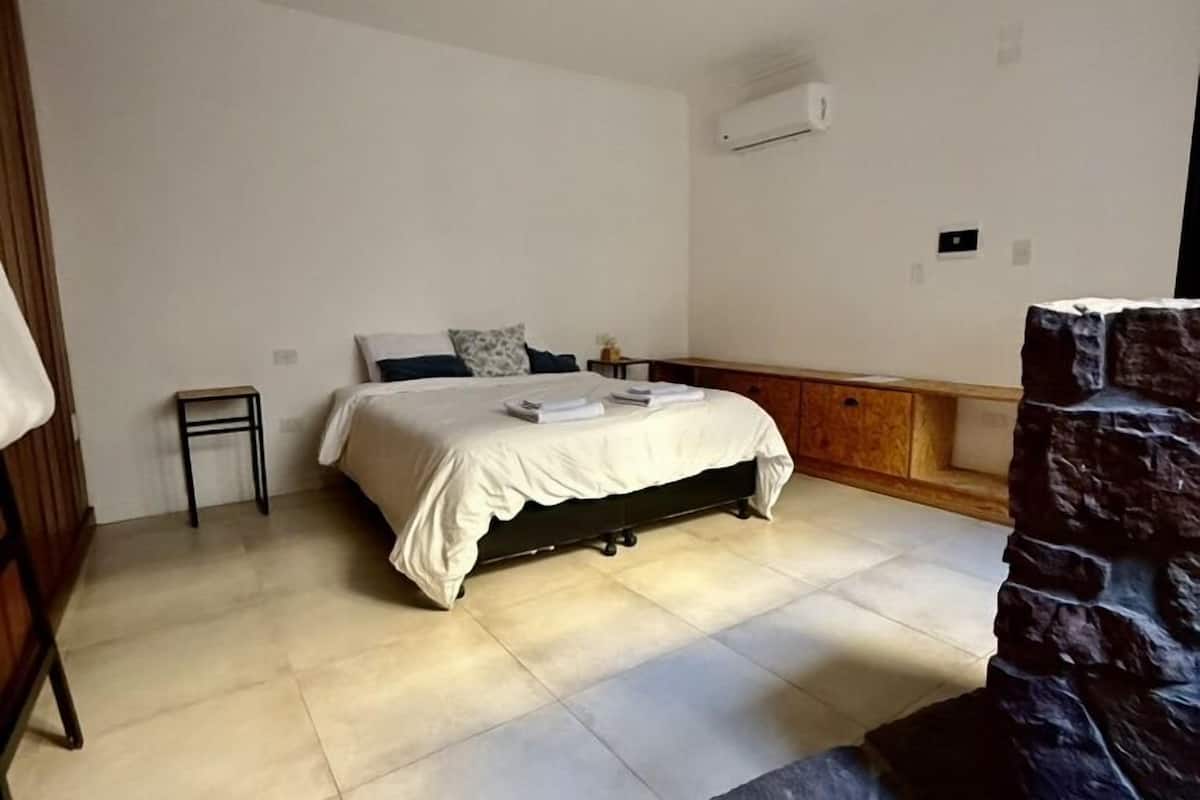 Ropa de cama de alta calidad, cubrecamas y wifi gratis