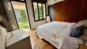 Traditional Double or Twin Room, Mixed Dorm, Air conditioning, Courtyard View | Premium bedding, down duvets, free WiFi