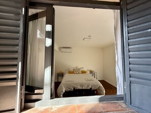 Ropa de cama de alta calidad, cubrecamas y wifi gratis