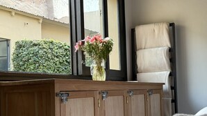 クラシック 共同ドミトリー 男女共用ドミトリー 共用バスルーム コートヤードビュー | 高級寝具、羽毛の掛け布団、WiFi (無料)