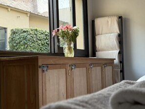 Ropa de cama de alta calidad, cubrecamas y wifi gratis