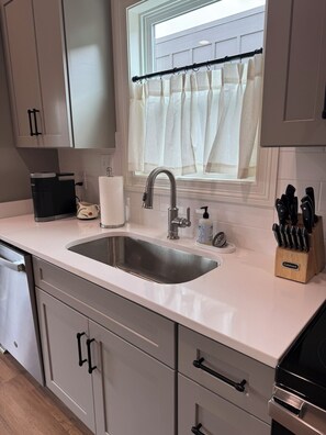 Fridge, microwave, oven, stovetop - Lovely and Cozy! New 1-Bdr Condo, Sleeps 4! Come stay with Southern Sole! (Oxford)