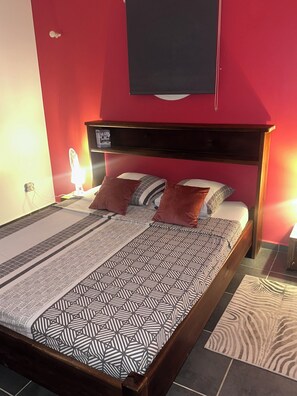 1 chambre, fer et planche à repasser, Wi-Fi, draps fournis