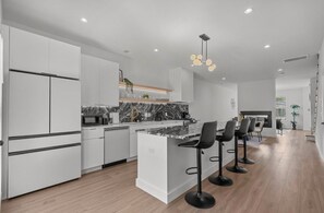 Micro-ondes, four, plaque de cuisson