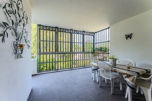 Dining - Spacious Apartment with Balcony in Andernos-les-Bains – Comfort and View of the Bay (Andernos-les-Bains)