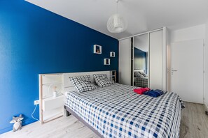 2 bedrooms, iron/ironing board, free WiFi, bed sheets - Spacious Apartment with Balcony in Andernos-les-Bains – Comfort and View of the Bay (Andernos-les-Bains)