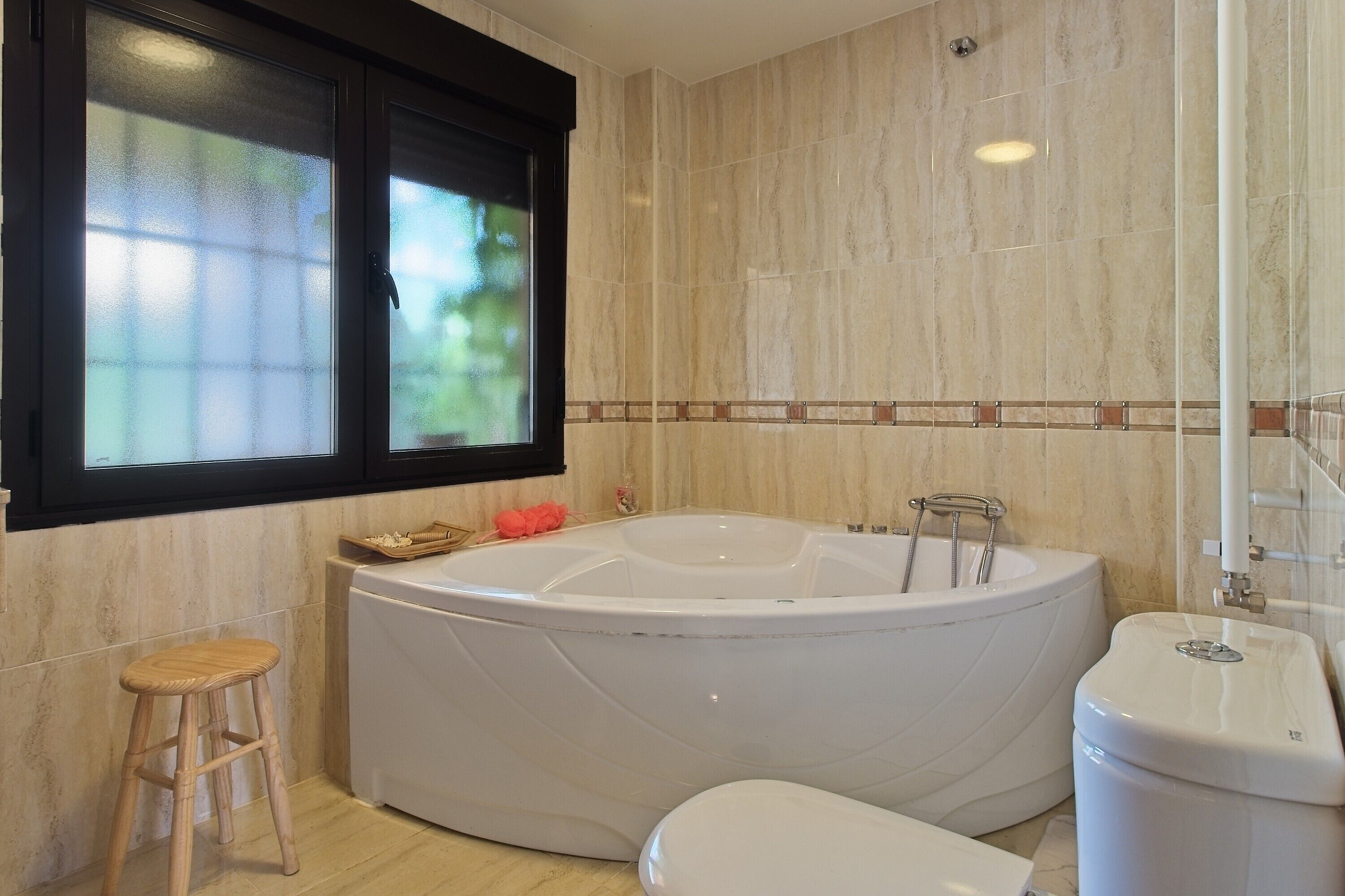 Een douche, een haardroger, handdoeken