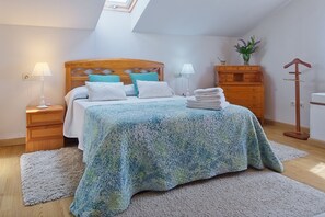 2 slaapkamers, een strijkplank/strijkijzer, gratis wifi, beddengoed