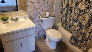 Handdukar, tvål och toalettpapper