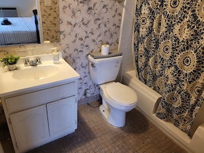 Handtücher, Seife, Toilettenpapier