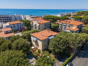 Exterior - Apartment 'Casa Cecilia' with Private Garden, Balcony and Wi-Fi (San Vincenzo)