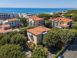 Exterior - Apartment 'Casa Cecilia' with Private Garden, Balcony and Wi-Fi (San Vincenzo)