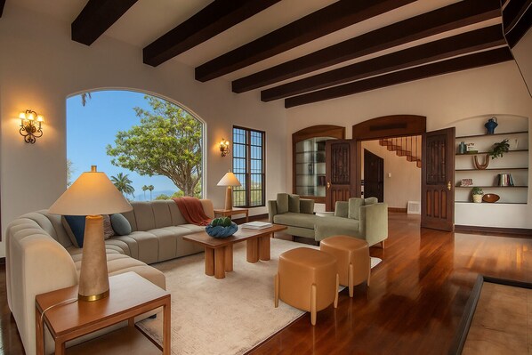 Smart TV, fireplace, table football, ping pong