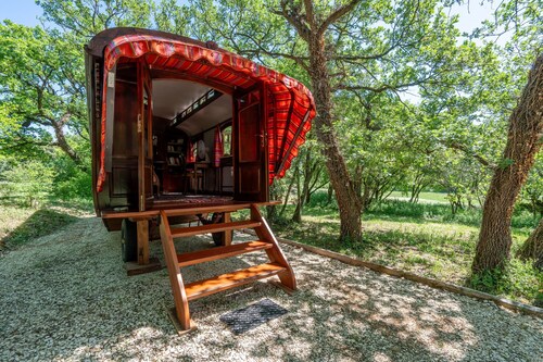 Petite maison 'La Roulotte Authentique' avec terrasse privée, jardin privé et Wi-Fi