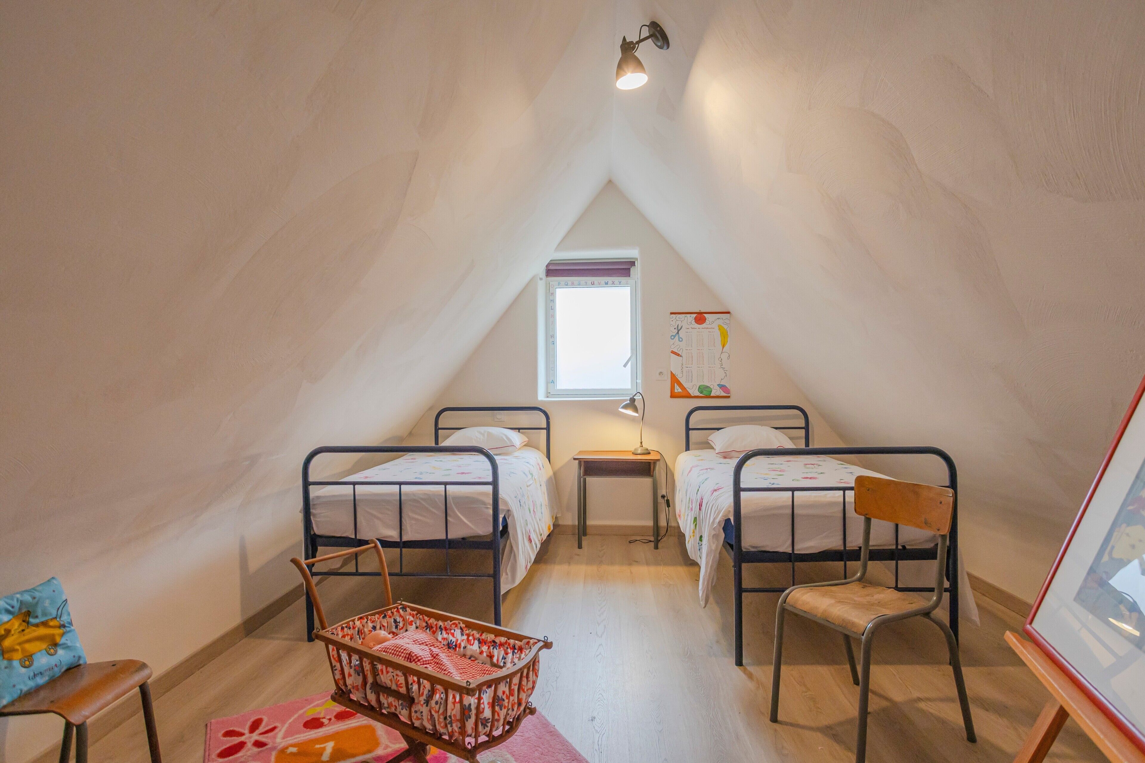 4 bedrooms, iron/ironing board, free WiFi, bed sheets