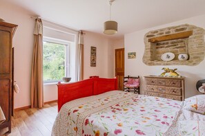 4 bedrooms, iron/ironing board, free WiFi, bed sheets - "Ti Nevez" House with Private Terrace, Private Garden and Wi-Fi (Le Bono)