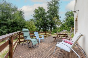 Outdoor dining - "Ti Nevez" House with Private Terrace, Private Garden and Wi-Fi (Le Bono)