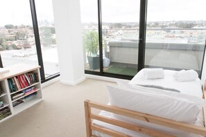 Iron/ironing board, WiFi, bed sheets