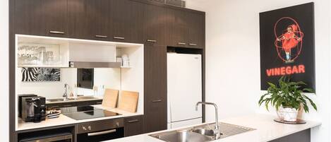 Kühlschrank, Mikrowelle, Ofen, Herdplatte