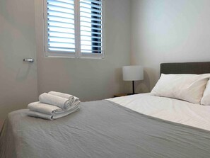1 dormitorio, escritorio, tabla de planchar con plancha y wifi gratis