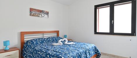 5 chambres, fer et planche à repasser, draps fournis