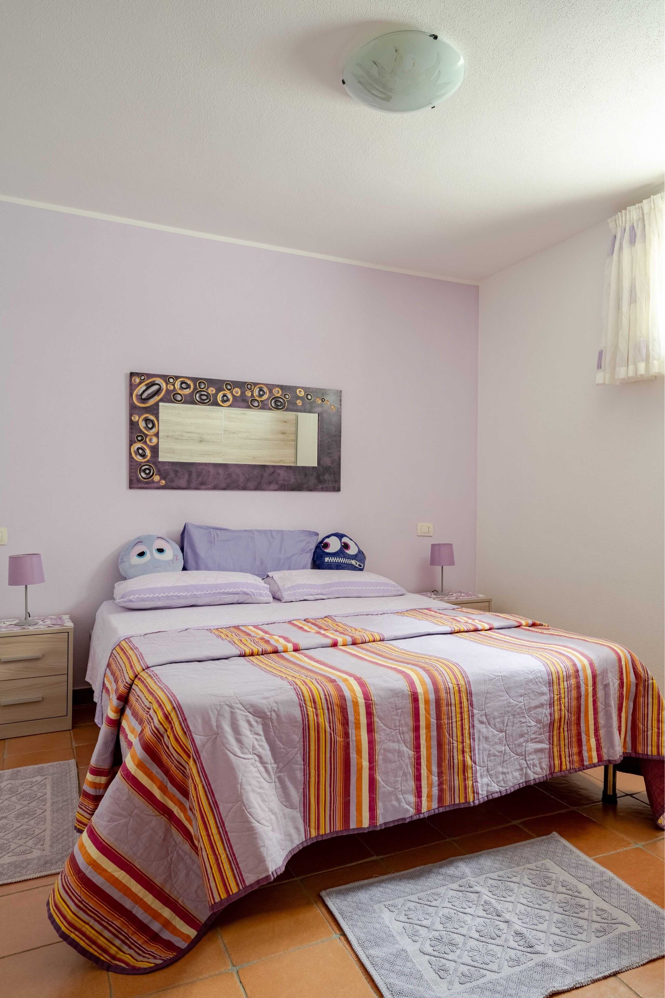 5 bedrooms, iron/ironing board, bed sheets