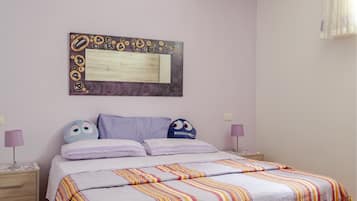 5 bedrooms, iron/ironing board, bed sheets