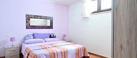 2 bedrooms, bed sheets