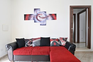 TV - Holiday Home 'Ogliastra' with Mountain View, Private Garden and Air Conditioning (Bari Sardo)