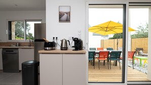 Kaffetrakter/tekoker, kjøleskap, mikrobølgeovn og ovn
