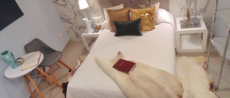 5 slaapkamers, een strijkplank/strijkijzer, wifi, beddengoed