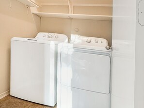 Interior - Firepit Nights Near IAH & Downtown Houston (Humble)