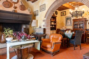 Dining - Room 'Beb 1416 Camera' with Shared Terrace, Shared Garden and Wi-Fi (ANGHIARI)