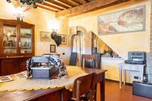 Interior - Room 'Beb 1416 Camera' with Shared Terrace, Shared Garden and Wi-Fi (ANGHIARI)