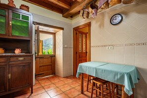 Dining - Country House 'Para Casa De Abajo' with Mountain Views, Private Terrace and Wi-Fi (Para)