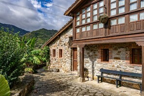 Exterior - Country House 'Para Casa De Abajo' with Mountain Views, Private Terrace and Wi-Fi (Para)