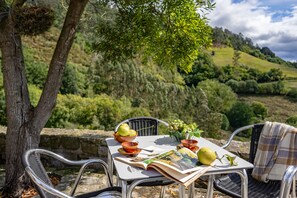 Outdoor dining - Country House 'Mesilda' with Mountain View, Private Terrace and Balcony (Para)