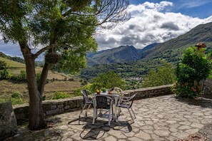 Outdoor dining - Country House 'Mesilda' with Mountain View, Private Terrace and Balcony (Para)