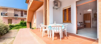 Apartment 'Leoni' with Private Terrace, Private Garden and Air Conditioning