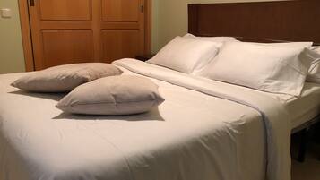 5 dormitorios, tabla de planchar con plancha, wifi gratis y ropa de cama