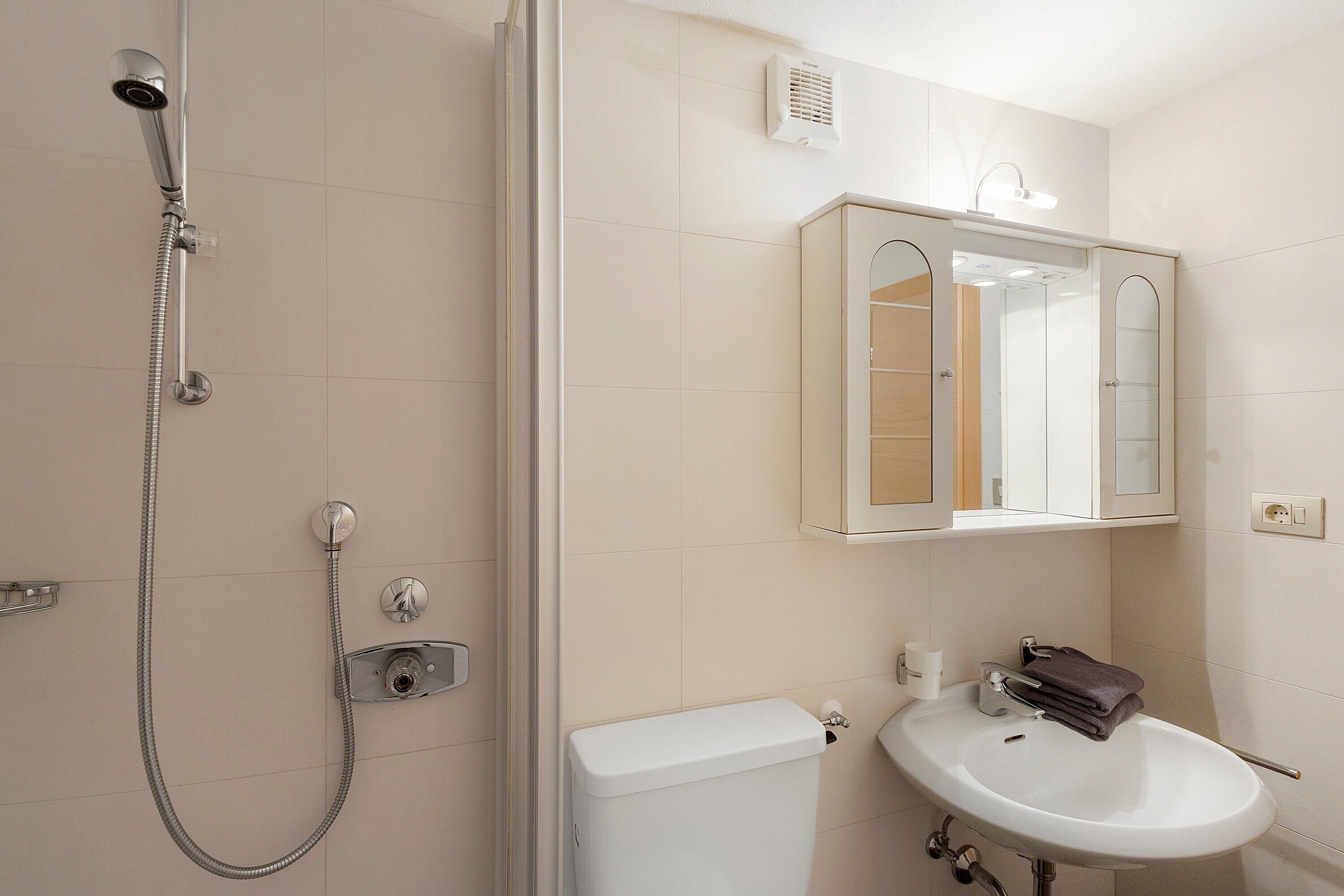 Douche, serviettes fournies
