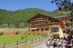 Esterni