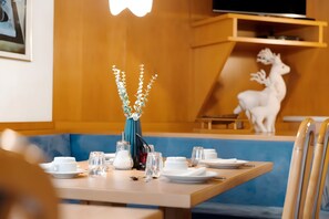 Dining - Room 'Pension Waldheim  10' with Mountain View, Shared Garden and Wi-Fi (Ahrntal)