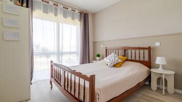 3 chambres, fer et planche à repasser, Wi-Fi gratuit, draps fournis