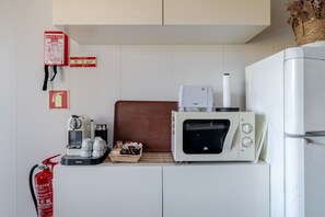 Interior - Apartment 'T3' with Shared Terrace, Shared Garden and Wi-Fi (Unknown)