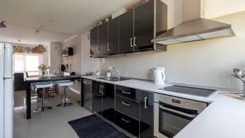 KĂŒhlschrank, Mikrowelle, Ofen, Herdplatte