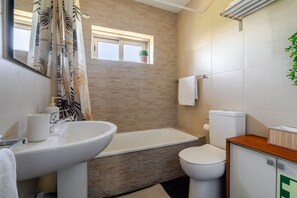 Suihku, hiustenkuivaaja, pyyhkeet