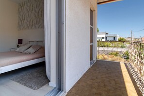 3 chambres, fer et planche à repasser, Wi-Fi gratuit, draps fournis
