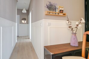 Interior - Apartment 'T3' with Shared Terrace, Shared Garden and Wi-Fi (Unknown)